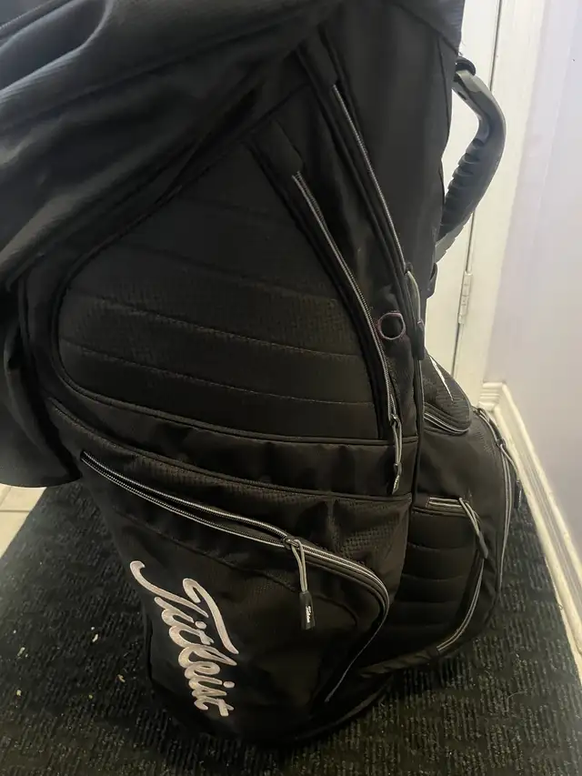 Titleist full dividers golf  cart bag in Golf in Ottawa - Image 6