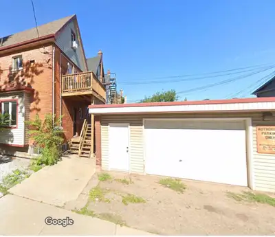 LARGE 10 FT x 20 FT GARAGE FOR RENT – $475/MONTH 659 Wilson Street, Hamilton Spacious private garage...