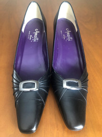 Ladies shoe Amalfi made in Italy Size 10 AA. New. Black leather.