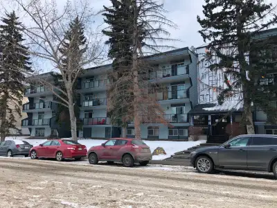 Welcome to this charming and bright 2-bedroom corner condo located in the desirable community of Win...