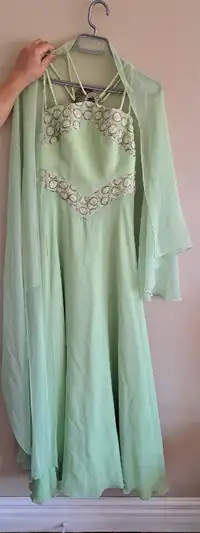 light green summer prom dress/robe d’été de bal vert pale
