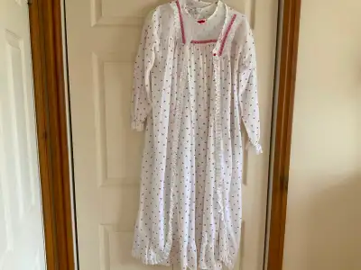 Vintage Girls Nightgown & Matching Housecoat Size 14, View more