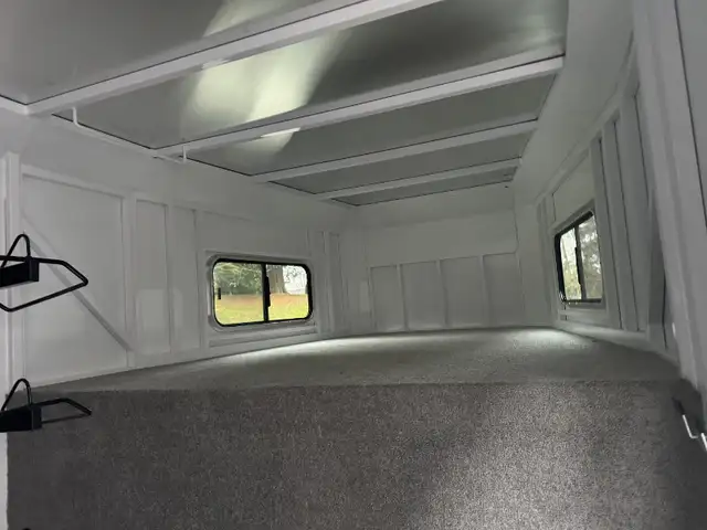 2024 TRAILS WEST CLASSIC II GN ENCLOSED 4 HORSE TRAILER in Cargo & Utility Trailers in Delta/Surrey/Langley - Image 8