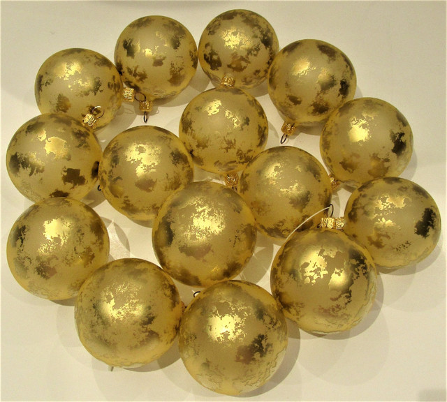 15 SLOVAKIAN GOLD SPONGED GLASS HANGING ORNAMENTS, NOT USED in Arts & Collectibles in Hamilton