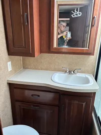 2015 Keystone Laredo 5th Wheel. Model 265 SRK . 28 ft in length. 2 slides. Table and chairs, queen b...