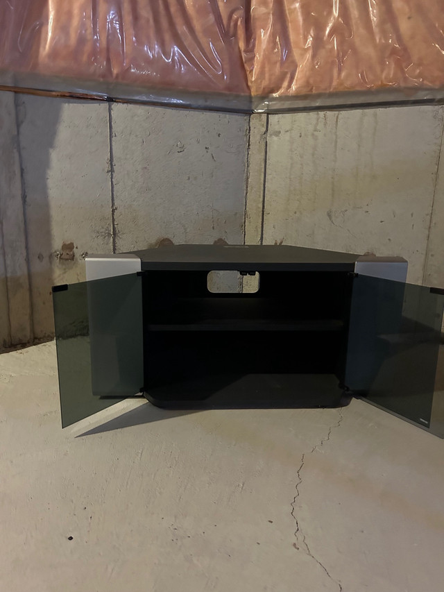TV stand like new in TV Tables & Entertainment Units in Oshawa / Durham Region
