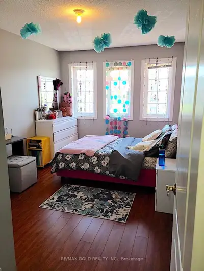 Room for Rent – Ideal for a Respectful and Clean Students or Professionals** Sharing room available...