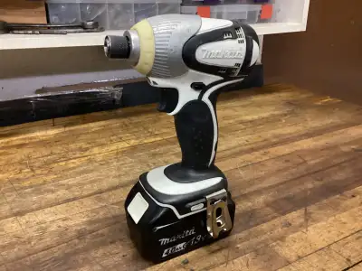 MAKITA LXT 18v IMPACT DRIVER and 4.0 AH BATTERY, View more
