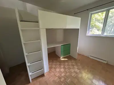 Lit mezzanine IKEA en très bon état – 300 $ ou meilleure offre., View more