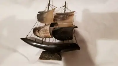 A VINTAGE FOLK ART HANDMADE HORN SHIP SIGNED BY ARTIST. MAN CAVE DECOR/GREAT GIFT FOR COLLECTOR. MEA...