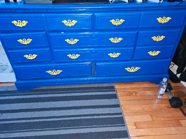 Blue and yellow vintage dresser dans Commodes et armoires  à Ville de Montréal