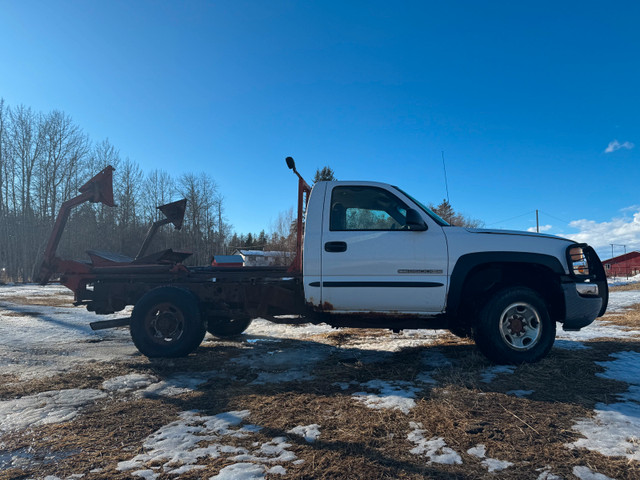 2004 GMC 2500HD Bale Deck Truck in Cars & Trucks in Edmonton - Image 3