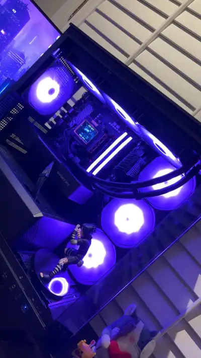 Ask for more pics Brand new parts, all assembled with packaging RTX - 5070 Founders edition Ryzen 7...