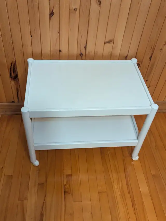 Service table on wheels 26 in. x 17 in. x 20 in. high.63234885265283121