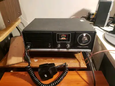 REALISTIC NAVAHO TRC 440 40 CHANNEL CB RADIO BASE STATION,TRADES, View more