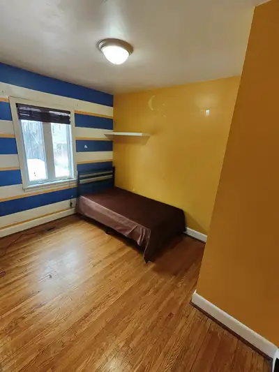 Fully Furnished Bright Room on Main Floor. Clean and quiet atmosphere. Sharing Room - 450 Private Ro...