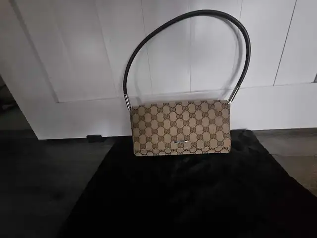 Gucci bag in Women's - Bags & Wallets in Markham / York Region - Image 2
