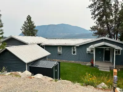 Beautiful lakefront cabin on Little Shuswap. 3 bedroom 2 bath private dock hot tub completely furnis...