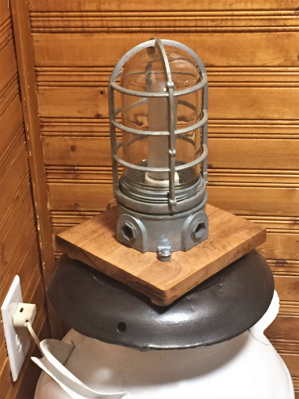 Très Belle Lampe de Bureau de Style Industriel Antique dans Éclairage intérieur et plafonniers  à Granby - Image 4