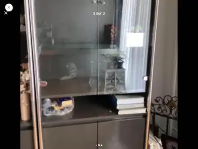 2 étagères gris en stratifié mélamine et lumières 25$ chacune, View more