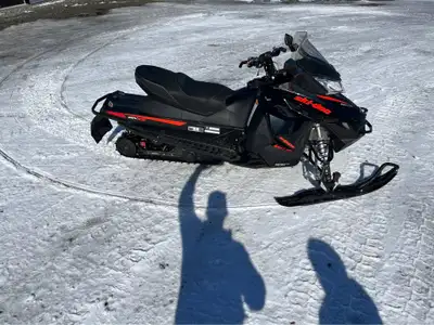 Motoneige MXZ 600 - 2016, 16 000 kilomètres, 2 sièges (simple-double). Très bon état.