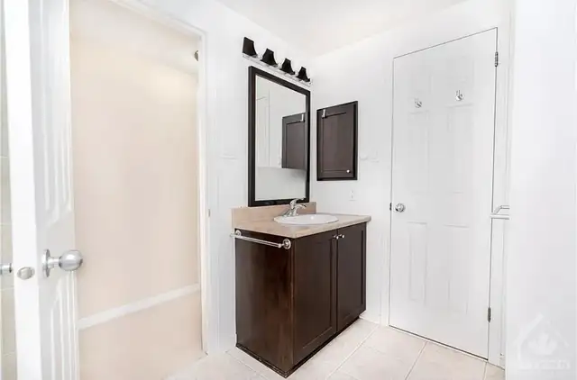 For rent master’s bedroom in a nice condo in Room Rentals & Roommates in Ottawa - Image 24