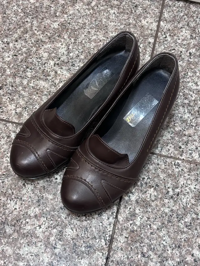 Brown Shoes size 37, 7 in Women's - Shoes in Kitchener / Waterloo - Image 2