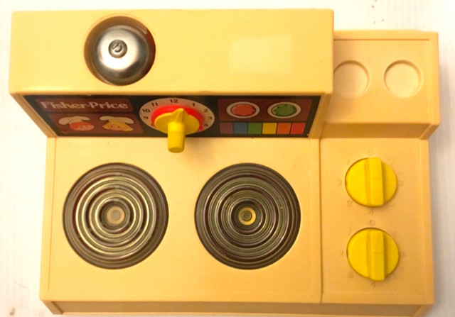 Fisher Price Stove Top #919 Magic Glow Burners & Metal Cookware in Toys & Games in St. Catharines - Image 3