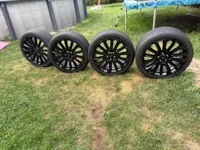 Selling a set of four 22-inch ART gloss black alloy wheels mounted on Zeta Imperero 285/35ZR22 tires...