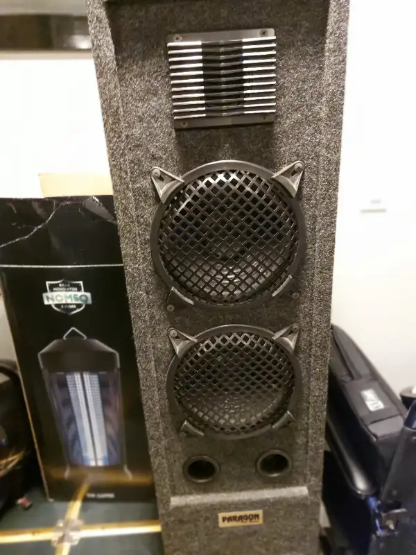 Paragqan sub box in Speakers in Edmonton - Image 2