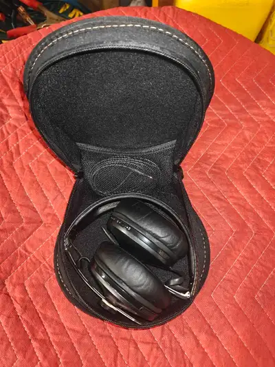 These are the best deal for Sennheisers on Kijiji! One pair (in their original case) of Sennheiser M...