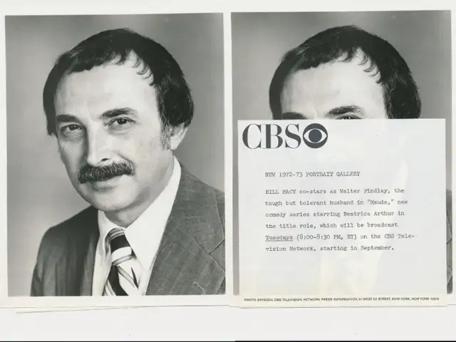 Bill Macy Premiere of "Maude" CBS Original Press Photo-1972 in Arts & Collectibles in City of Toronto - Image 2