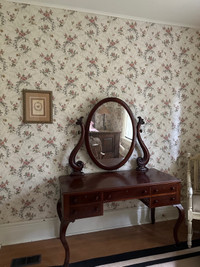 Antique vanity/dresser