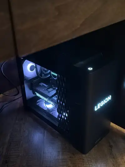 RTX5070 Gaming pc + 3 Monitors, View more