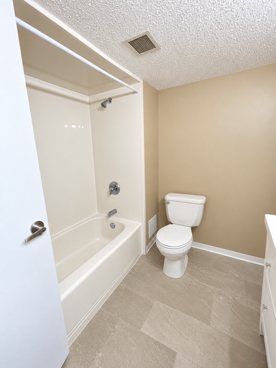 **2-Bedroom Corner Condo | Covered Indoor Parking + In-Suite Laundry | $1,495/month** **2125 Osler S...