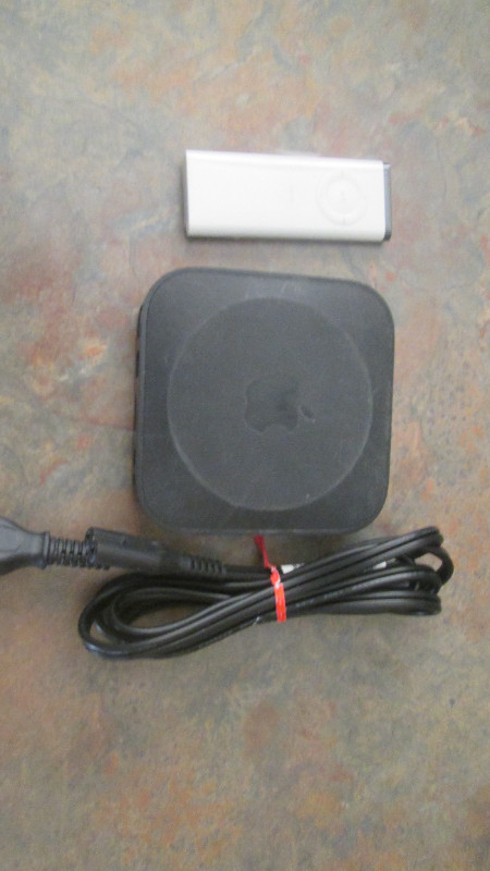 Apple TV (2nd Generation) HD Media Streamer A1378 W REMOTE in Video & TV Accessories in St. Catharines - Image 2