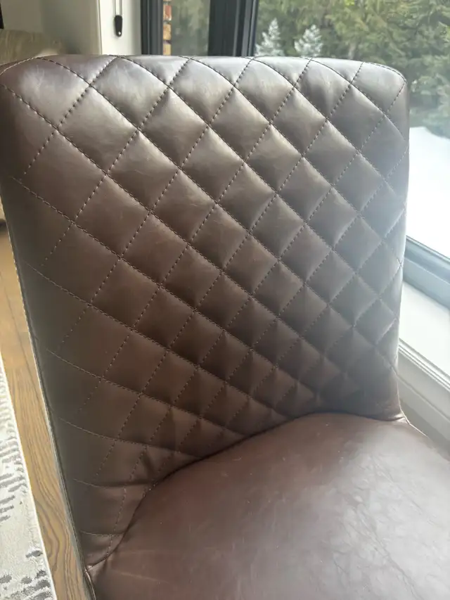 8 leather dining chairs in Chairs & Recliners in Markham / York Region - Image 4