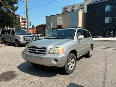 2003 Toyota Highlander V6 AWD 180,000 km (original kms) Reliable and spacious SUV, perfect for famil...