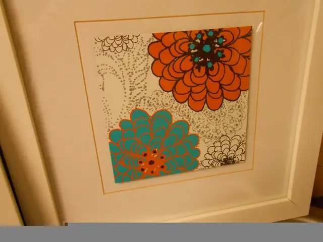 Flower Picture Set - 2 in Home Décor & Accents in Hamilton - Image 4