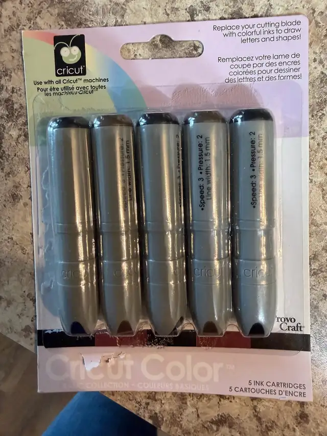 Cricut Expression machine with assesories 580123628950661128
