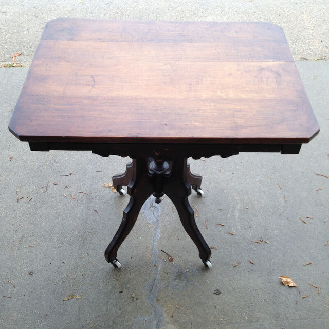 Antique Victorian Parlor Table in Other Tables in Winnipeg