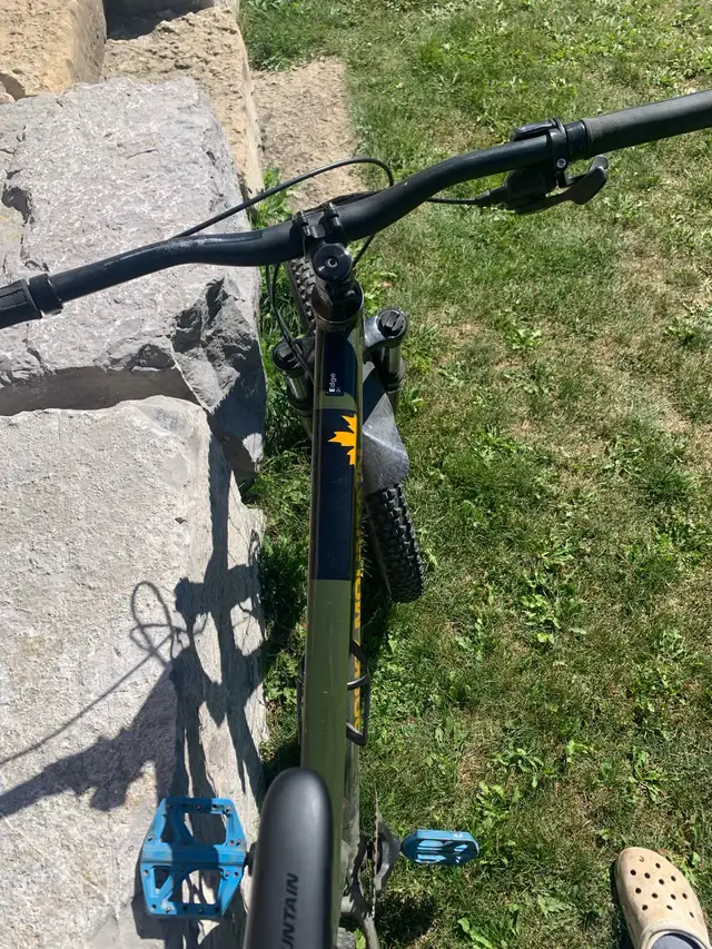 Rocky Mountain edge in Mountain in Kawartha Lakes - Image 8