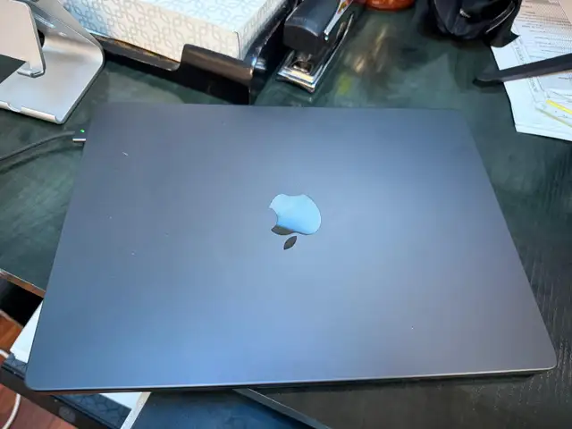 MacBook Pro 202564181160053123121