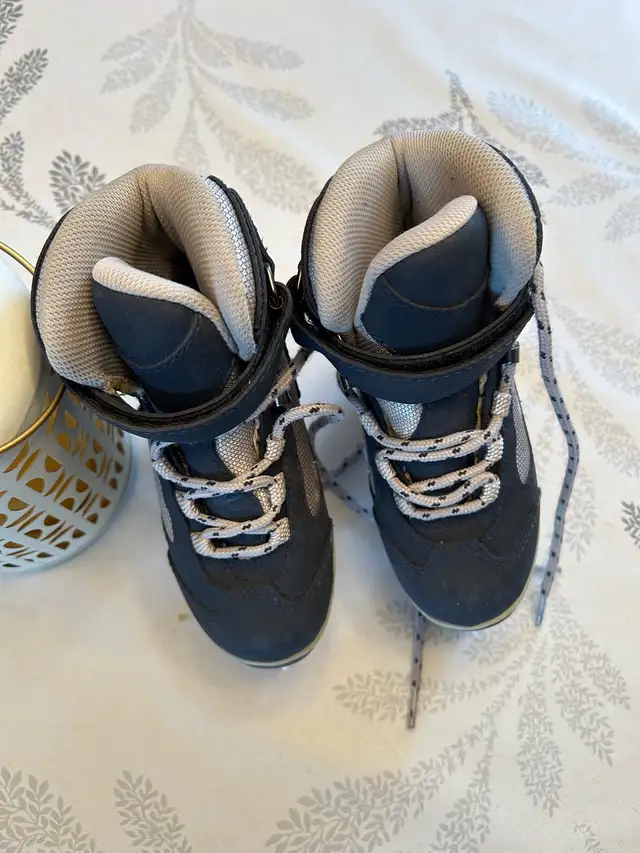 Kid’s Softec skates  in Skates & Blades in Ottawa - Image 5