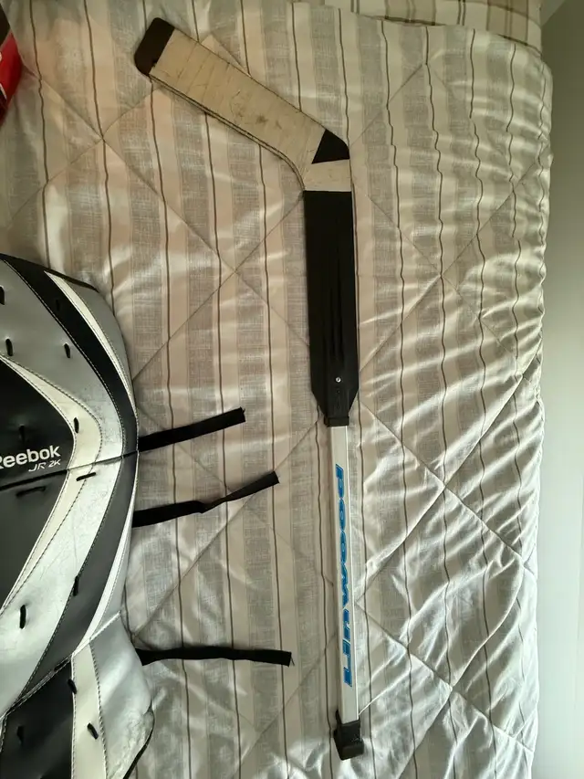 Street Hockey Goalie equipment  in Hockey in Calgary - Image 9