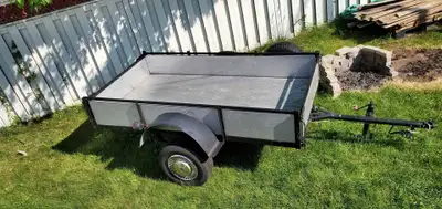 D’occasion – comme neuf Bonjour! Je vend ma Remorgue artisanal 4x8 pneu 14 pouce le traileur est vra...