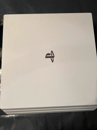 PlayStation 4 Pro White 1TB, Two controllers