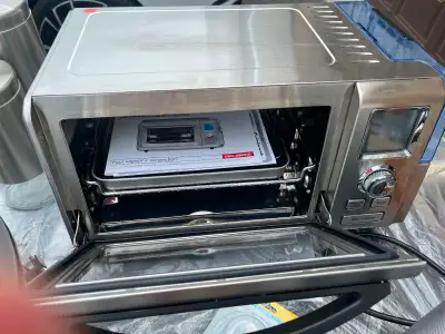 Cusinart convection and steaming oven in a new condition 145$