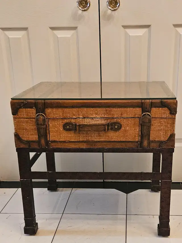 STILES BROTHERS STYLE SAFARI WICKER SIDE TABLE WITH DRAWER in Coffee Tables in City of Toronto - Image 2