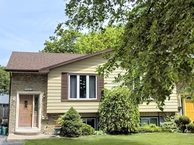 Beautiful Sami-Detached Home in Niagara Falls for Rental in Long Term Rentals in St. Catharines
